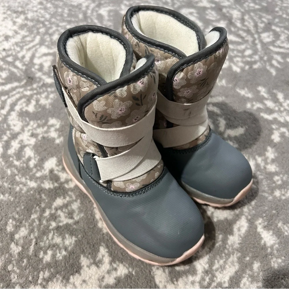 Carters Toddler Girls Legolas Winter Boots Size 8